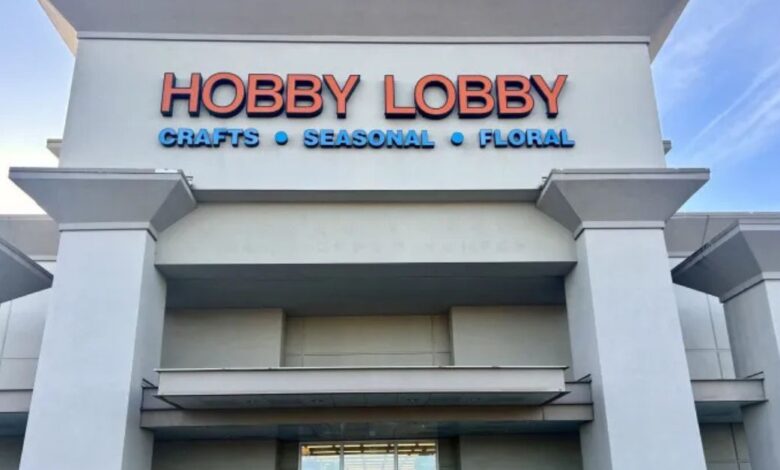 Is hobby lobby open on New Year's Day